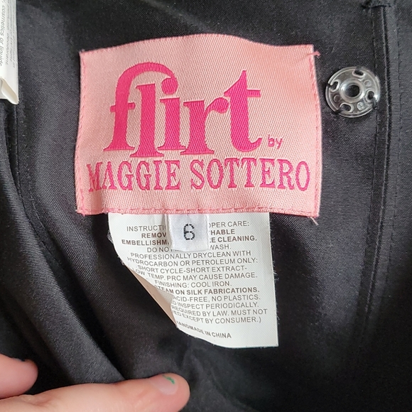 Gothy Prom Dress - Picture 6 of 6